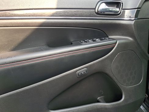 Used 2020 Jeep Grand Cherokee Trailhawk AWD/4WD image 13