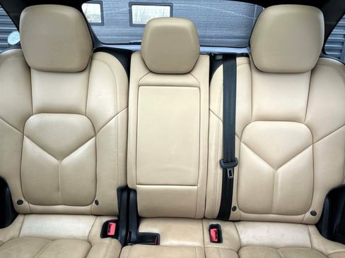 Used 2017 Porsche Cayenne image 38