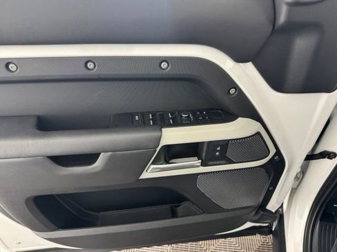 Used 2022 Land Rover Defender 110 X-Dynamic HSE AWD/4WD image 18