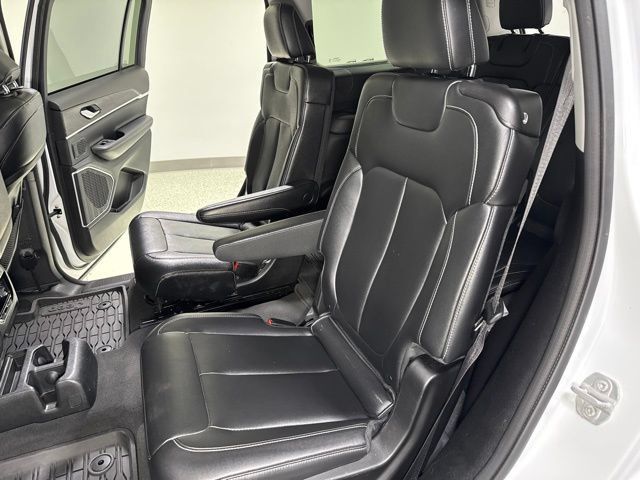 Used 2023 Jeep Grand Cherokee L Limited w/ Black Appearance Package AWD/4WD image 29