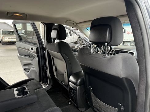 Used 2013 Jeep Grand Cherokee Laredo w/ Laredo E Group image 21