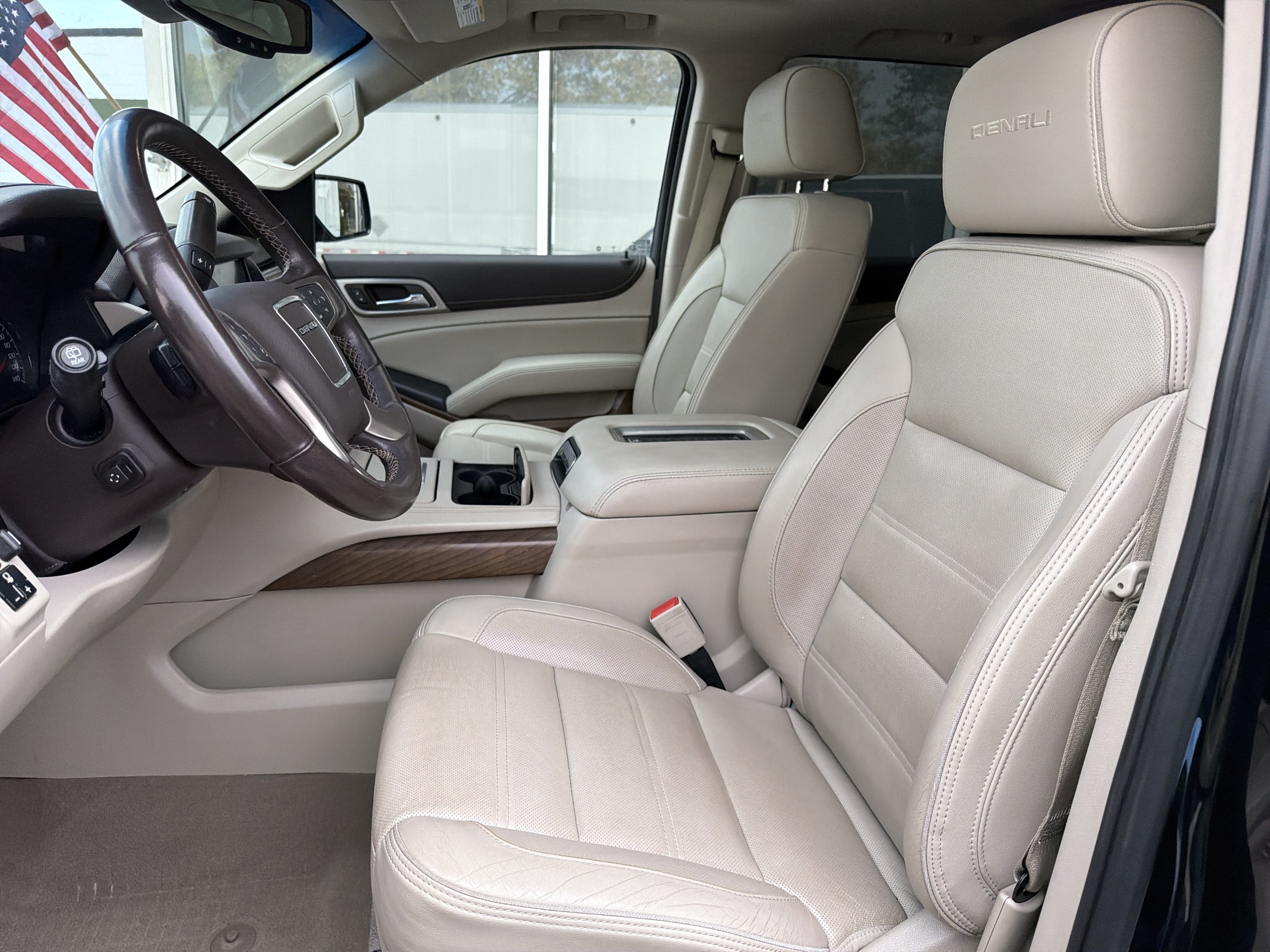 Used 2019 GMC Yukon Denali w/ Denali Ultimate Package AWD/4WD image 9