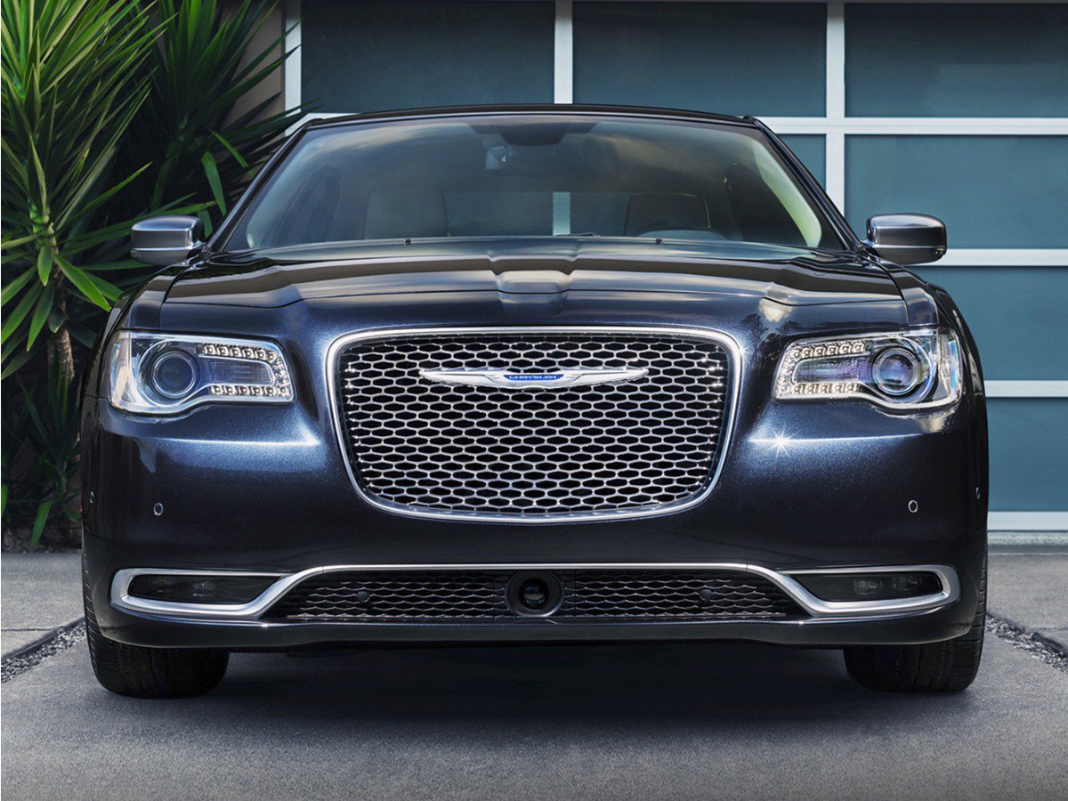 Used 2017 Chrysler 300 C w/ Safetytec Plus Group RWD image 1