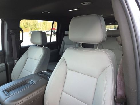 Used 2022 Chevrolet Suburban LT image 23