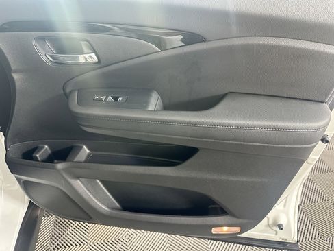 Certified 2022 Honda Pilot Touring image 33