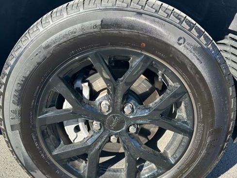 Certified 2025 Jeep Grand Cherokee Altitude image 14