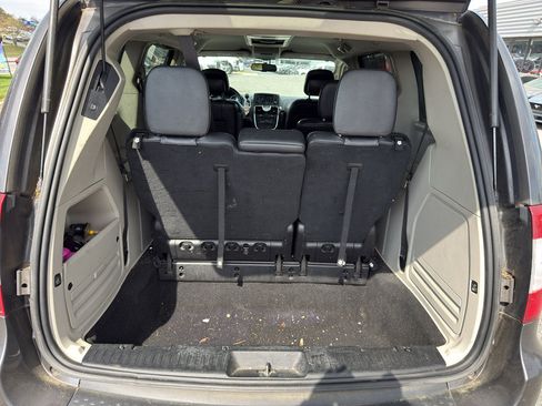 Used 2015 Chrysler Town & Country Touring w/ Driver Convenience Group image 8