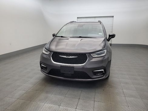 Used 2021 Chrysler Pacifica Touring FWD image 15