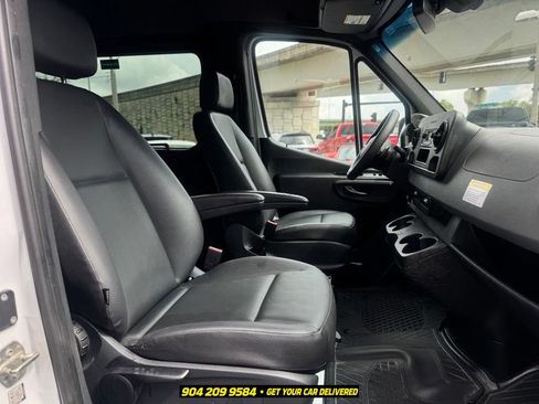 Used 2021 Mercedes-Benz Sprinter 2500 image 25