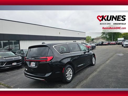 Used 2025 Chrysler Pacifica Select FWD image 6