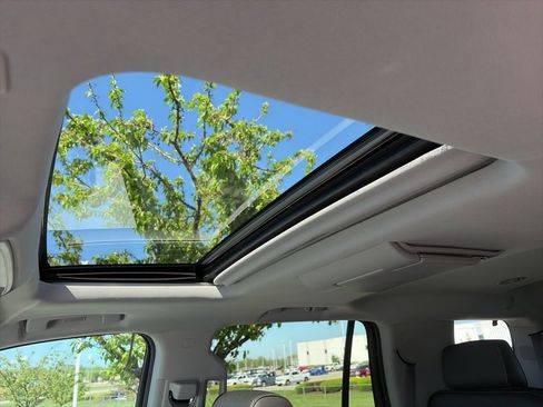 Used 2017 GMC Yukon Denali w/ Open Road Package image 27