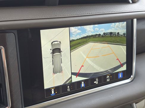 Used 2023 GMC Yukon XL Denali RWD image 29