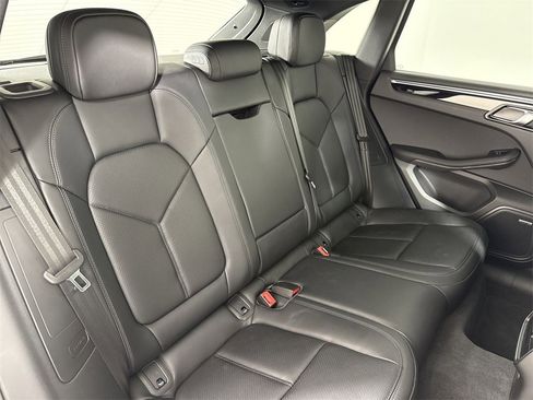Certified 2025 Porsche Macan image 23