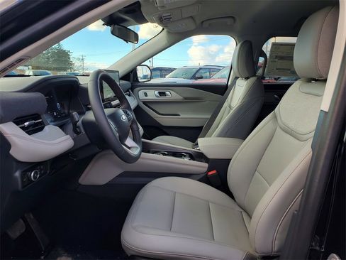 New 2026 Ford Explorer Active w/ Active Comfort Package image 8
