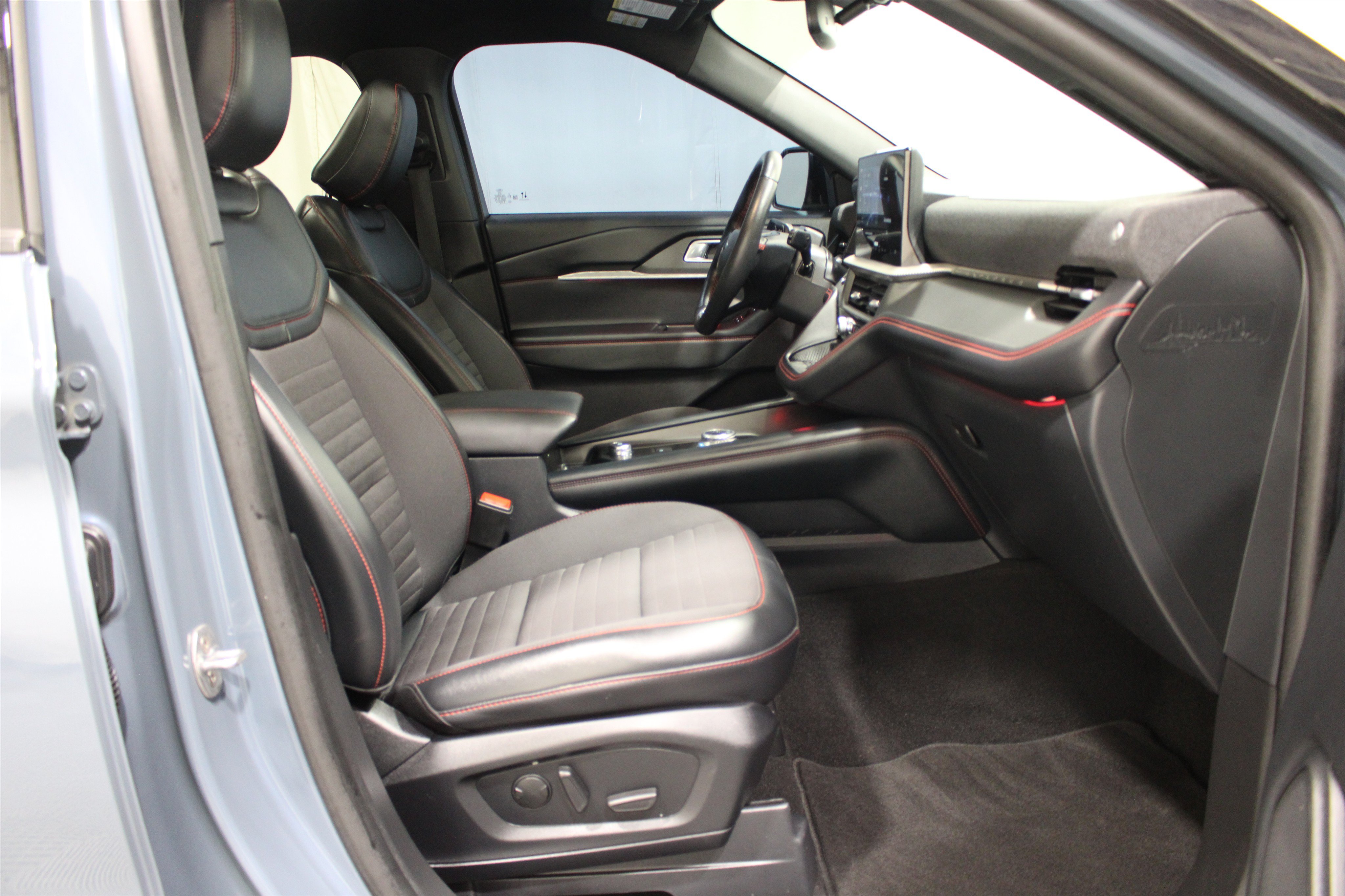 Used 2025 Ford Explorer ST-Line w/ Premium Package AWD/4WD image 29