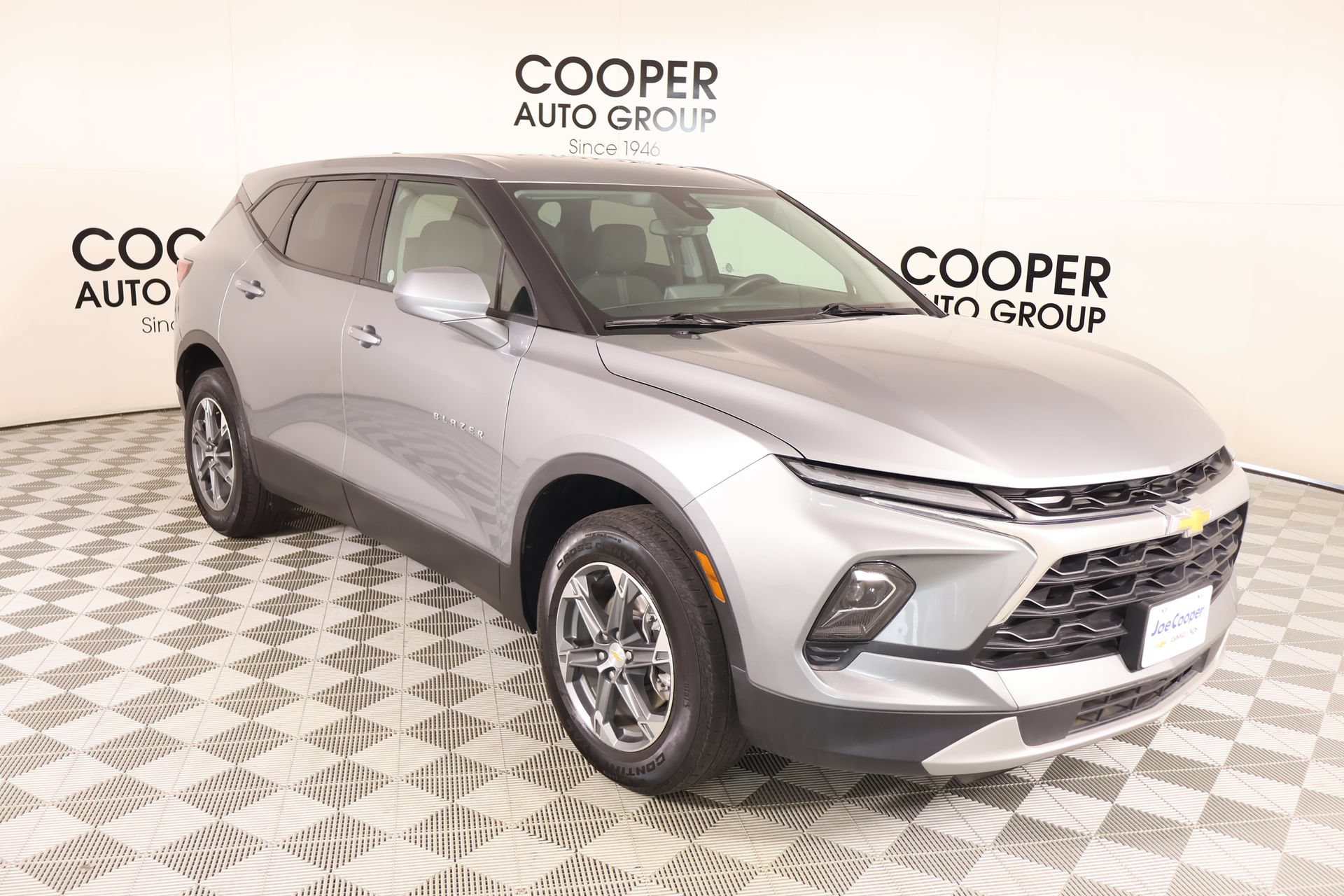Used 2025 Chevrolet Blazer LT FWD image 1