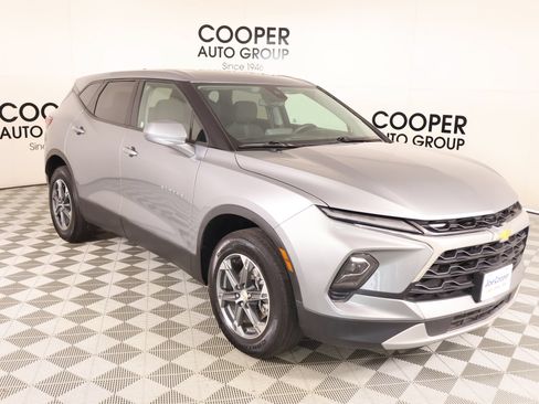 Used 2025 Chevrolet Blazer LT FWD image 1