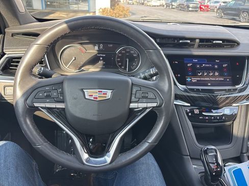 Used 2025 Cadillac XT6 Premium Luxury image 35