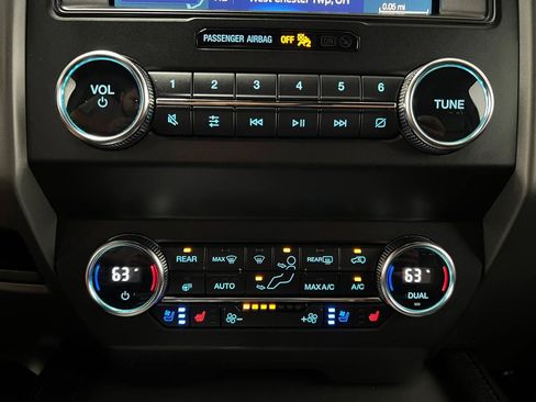 Used 2020 Ford Expedition XLT w/ Equipment Group 202A AWD/4WD image 21