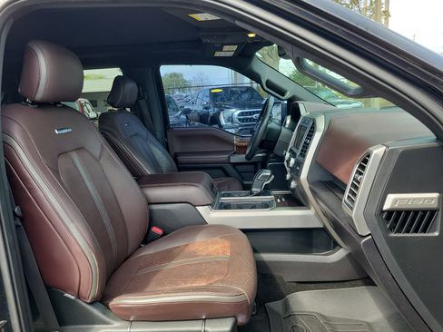 Used 2015 Ford F150 Platinum w/ Equipment Group 701A Luxury image 31