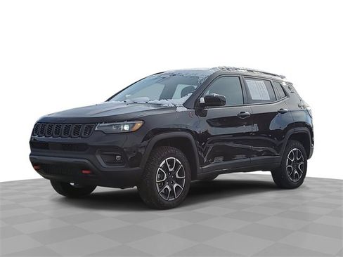 Used 2024 Jeep Compass Trailhawk w/ Trailhawk Elite Group image 1