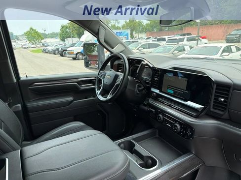 Used 2024 Chevrolet Silverado 2500 LTZ w/ LTZ Plus Package AWD/4WD image 7