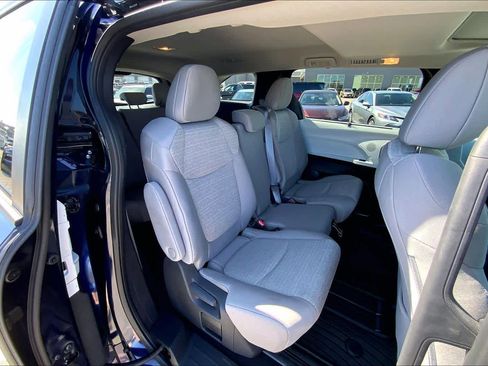 Used 2025 Toyota Sienna LE w/ LE Plus Package AWD/4WD image 19