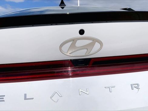 Used 2025 Hyundai Elantra SEL FWD image 29