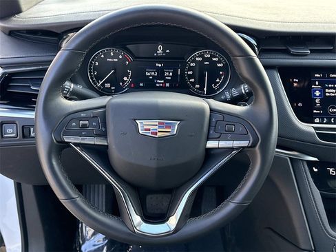 New 2025 Cadillac XT6 Luxury image 19