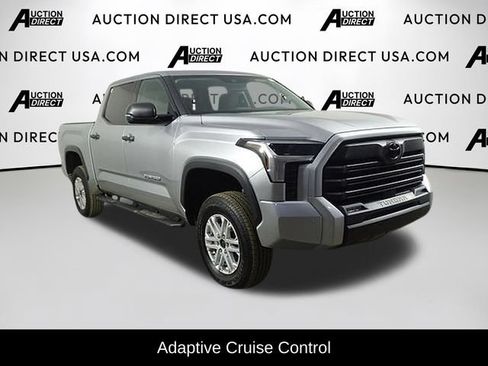 Used 2022 Toyota Tundra SR5 w/ SR5 Convenience Package AWD/4WD image 2