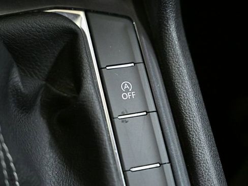 Used 2024 Volkswagen Tiguan SE image 31