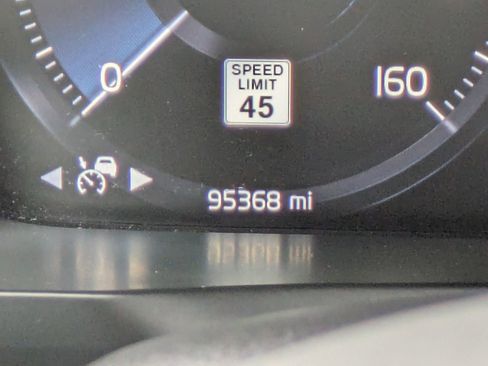 Used 2018 Volvo XC90 T6 Momentum w/ Convenience Package image 11