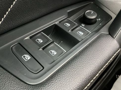 Used 2022 Volkswagen Tiguan SE image 24