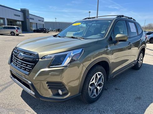 Used 2023 Subaru Forester Premium image 3