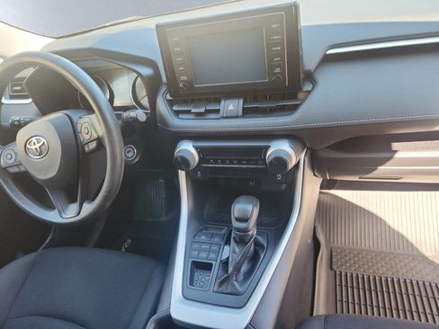 Used 2019 Toyota RAV4 LE AWD/4WD image 16
