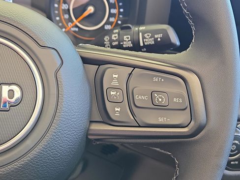 Used 2025 Jeep Wrangler Sport S image 30