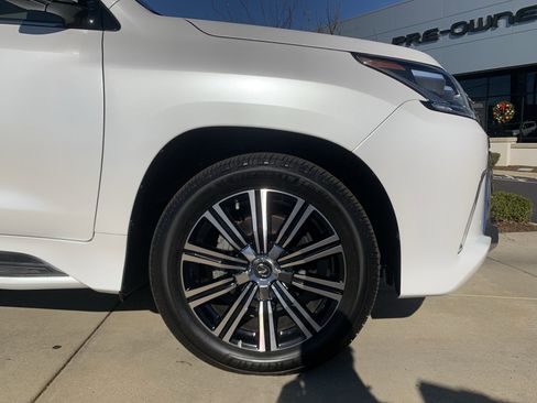 Used 2020 Lexus LX 570 4WD w/ 3rd Row & Luxury Pkg image 13