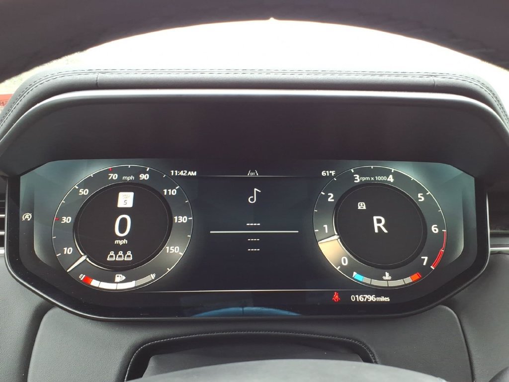 Used 2025 Land Rover Range Rover Sport SE AWD/4WD image 25