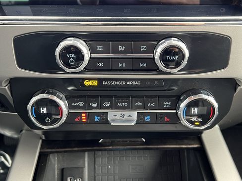 Used 2022 Ford F350 Lariat w/ Lariat Ultimate Package image 28