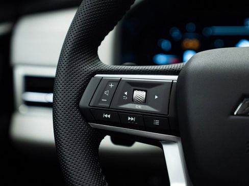 Used 2025 Mitsubishi Outlander SE image 19