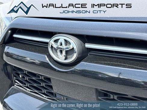 Used 2020 Toyota 4Runner SR5 Premium w/ Moonroof Package AWD/4WD image 11