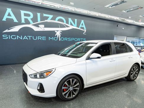 Used 2018 Hyundai Elantra GT FWD image 1