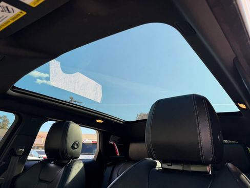 Used 2018 Land Rover Range Rover Evoque SE Premium AWD/4WD image 17