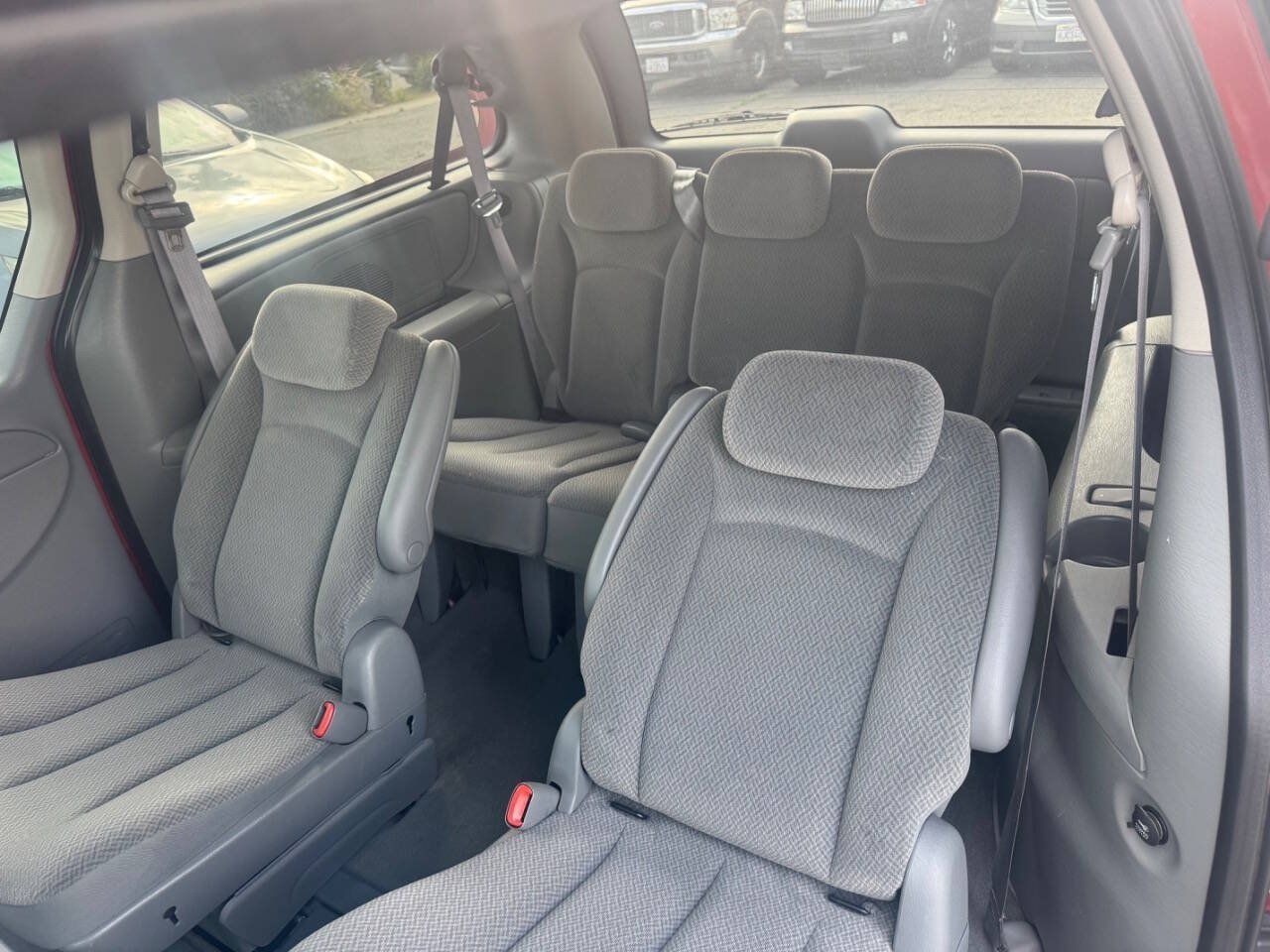 Used 2006 Chrysler Town & Country LX w/ Popular Equipment Group II FWD image 9