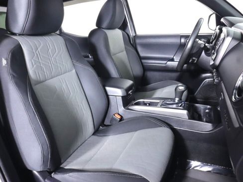 Used 2021 Toyota Tacoma TRD Off-Road image 36