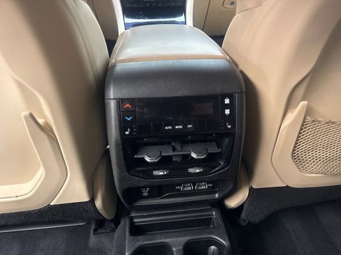 Used 2022 Jeep Grand Cherokee L Limited AWD/4WD image 77
