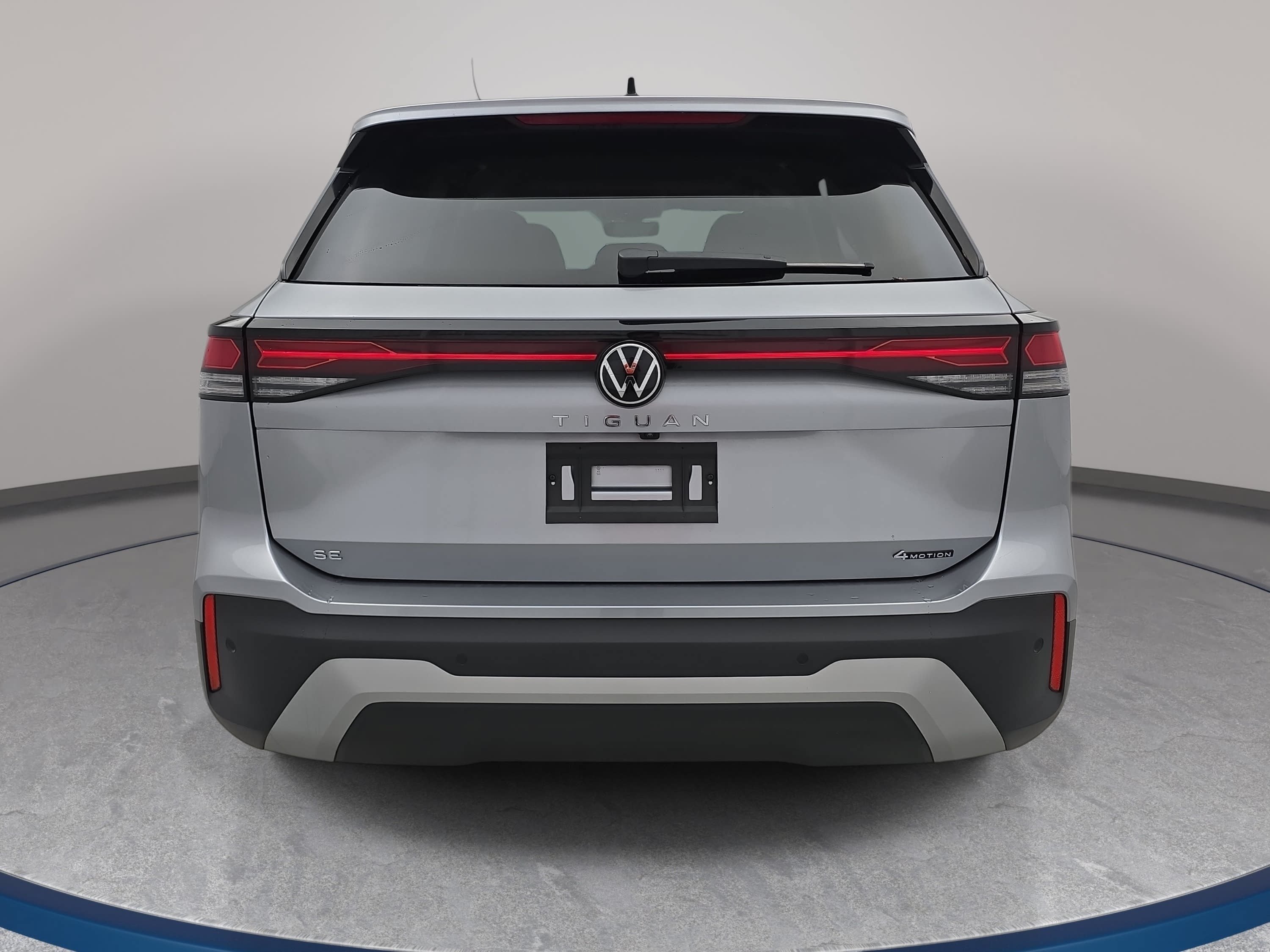 Used 2025 Volkswagen Tiguan SE AWD/4WD image 6