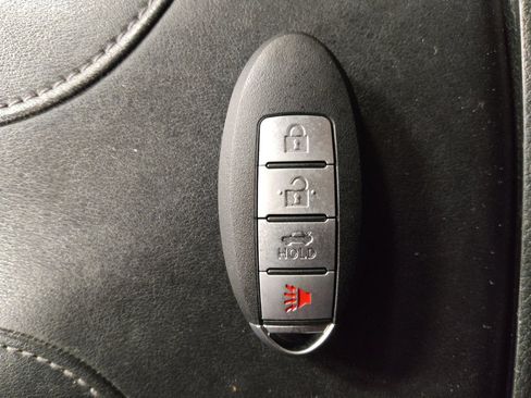 Used 2020 Nissan Rogue SV image 32