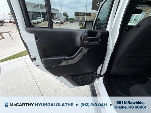 Used 2018 Jeep Wrangler Unlimited Sport S AWD/4WD image 18