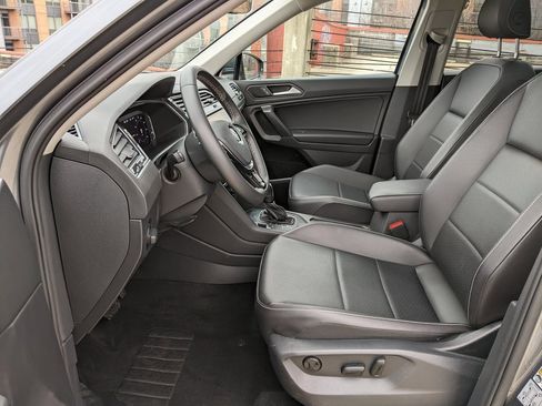 Certified 2021 Volkswagen Tiguan SE image 11